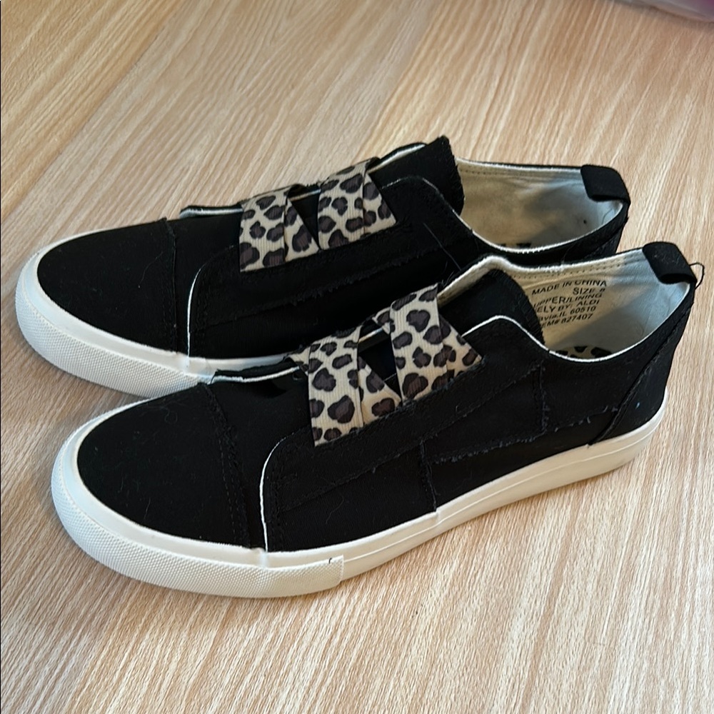 Serra Black Women's Casual memory foam Sneakers leopard print accents NWOT